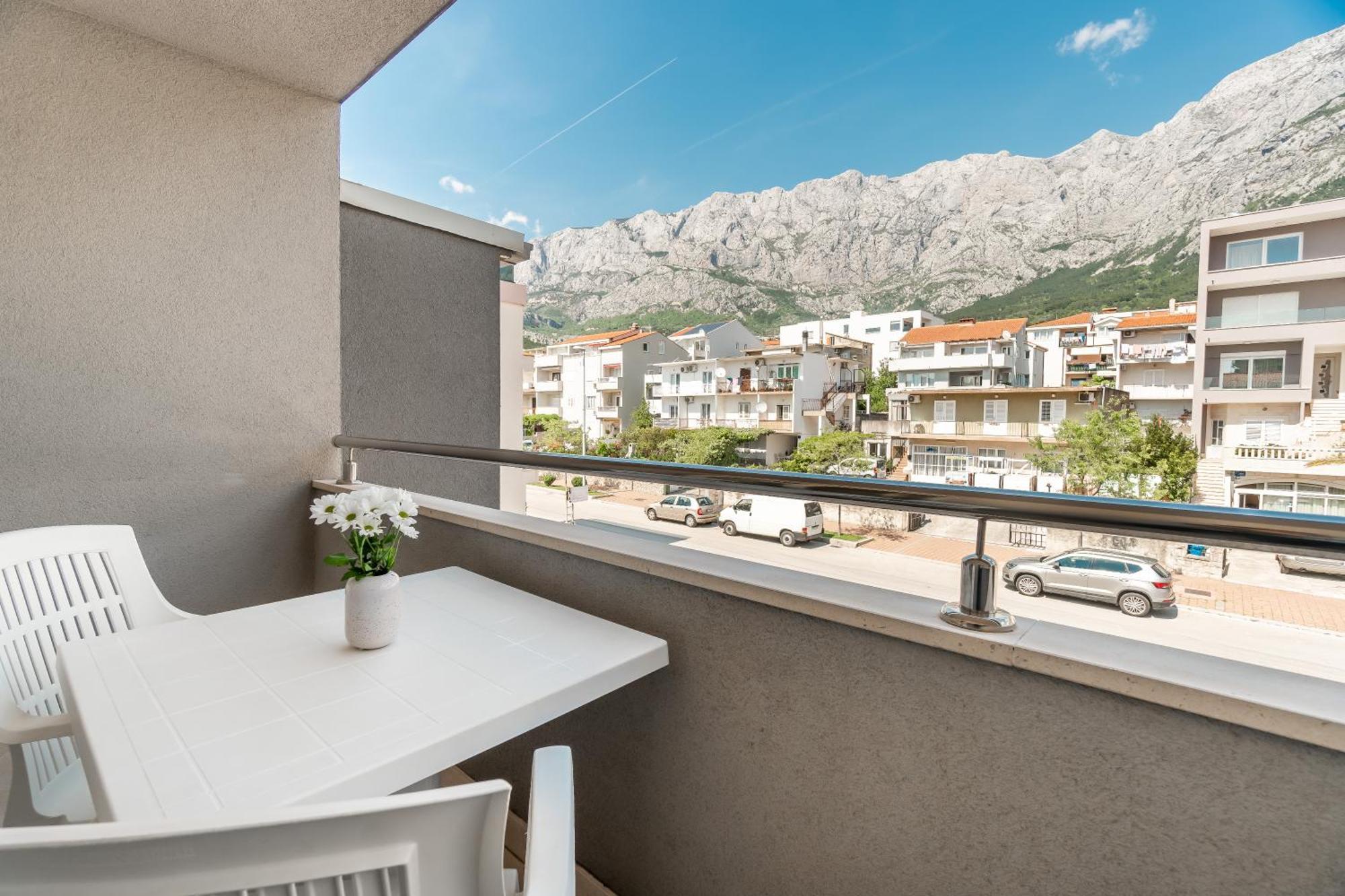 Apartament And Vuleta, Close To The