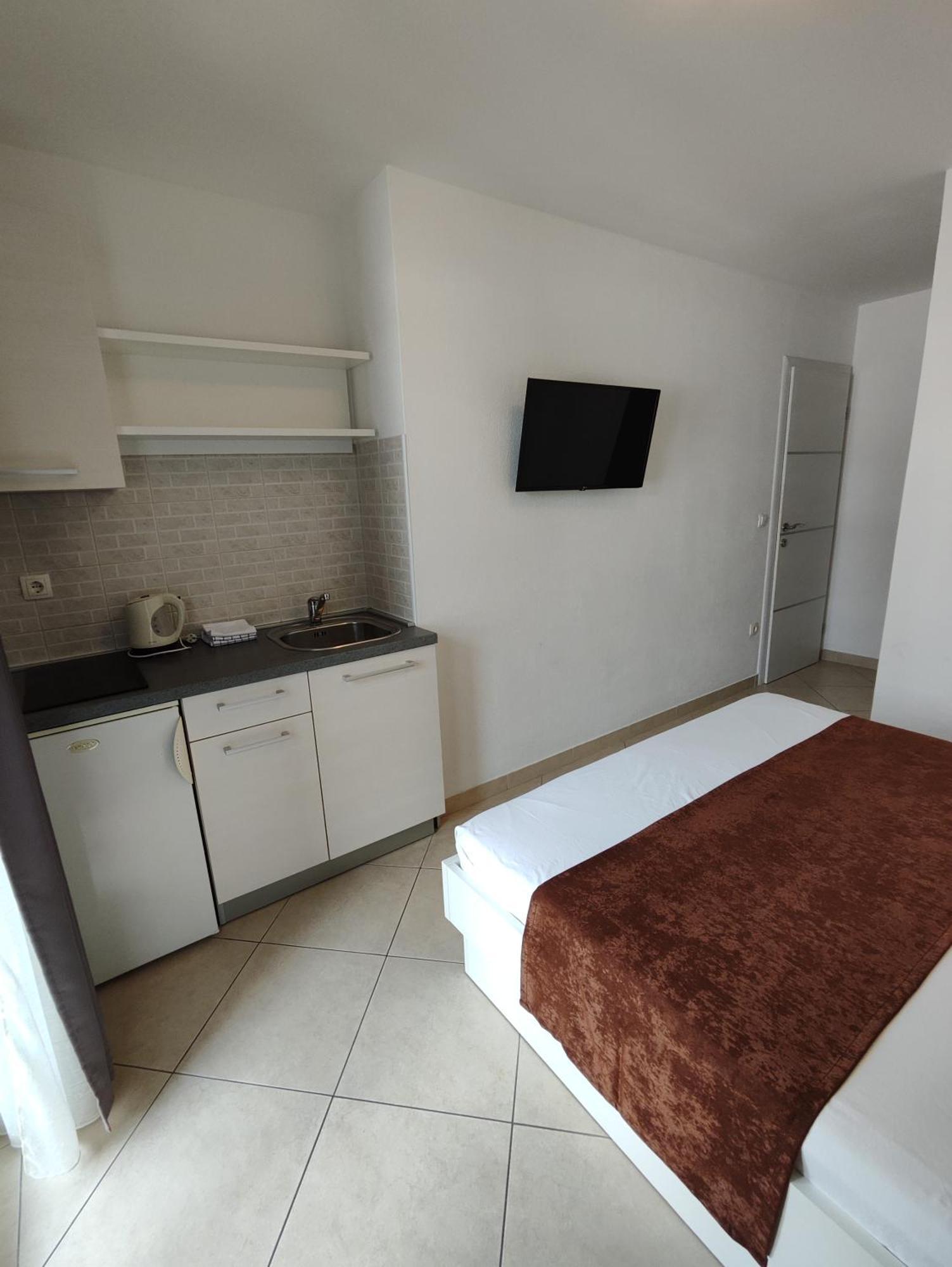 And Vuleta, Close To The Apartament *